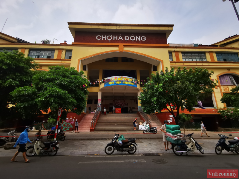 Chợ hà Đông đóng cửa tiểu thương nhanh chóng dọn hàng để đi test covid Chợ hà Đông đóng cửa tiểu thương nhanh chóng dọn hàng để đi test covid
