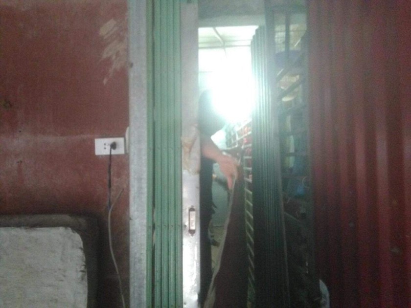 Hà nội tiểu thương tố cáo ban quản lý chợ hà Đông cắt khung sắt đột nhập vào kho hàng Hà nội tiểu thương tố cáo ban quản lý chợ hà Đông cắt khung sắt đột nhập vào kho hàng